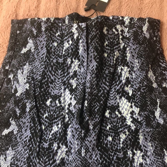 Ladies Dynamite Grace Straight Leg Blue Snakeskin Pant - Size Medium - Picture 5 of 7